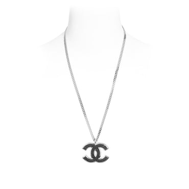 To The Point Golden Pendant Necklace