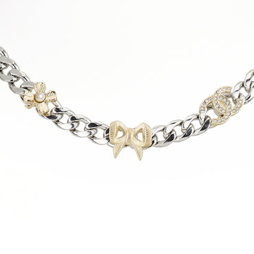 Field Of Dreams Silvery Short Necklace
