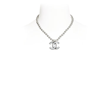 Zip It Silvery Short Necklace