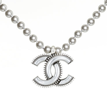 Zip It Silvery Short Necklace